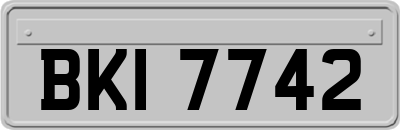 BKI7742