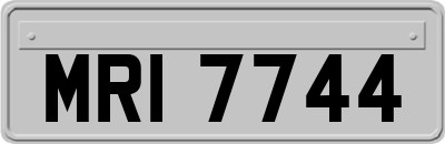 MRI7744