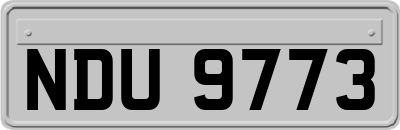 NDU9773